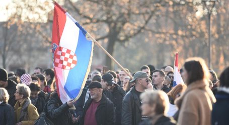 Prosvjed u Zagrebu: “Ako se samo jedno dijete razboli od cjepiva, platit ćete glavom”