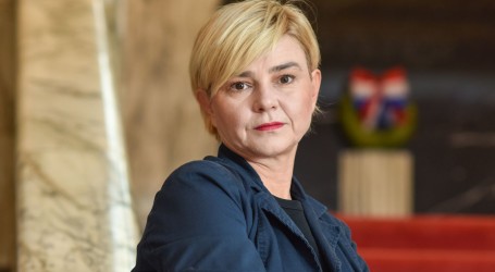 Sandra Benčić: “Treba imenovati Povjerenstvo koje bi nadziralo pregledavanje potpisa”