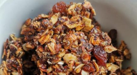 Za doručak ili lagani međuobrok: Blagdanska verzija zdrave granole