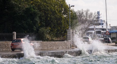 HAK: Na Jadranskoj magistrali zbog vjetra zabrana prometa za neke skupine vozila
