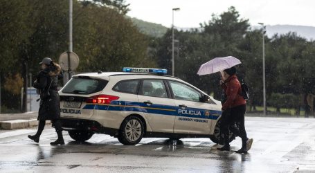 Nevrijeme u Splitu: Kiša u sat vremena potopila grad, mnoge ulice pod vodom