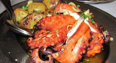 Idealan objed za Badnjak: Pečena hobotnica s krumpirima
