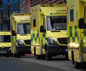 epa09657855 Ambulances outside the Royal London hospital in London, Britain, 27 December 2021. The UK government is expected to announce if further Covid restrictions will be required to curb the spread of the Omicron variant. British Prime Minister Boris Johnson is to receive new data from scientists. Pubs and restaurants are most at risk if further restrictions are implemented.  EPA/ANDY RAIN