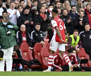 epa09662766 Gabriel of Arsenal leaves the pitch after receiving a red card during the English Premier League match between Arsenal London and Manchester City in London, Britain, 01 January 2022.  EPA/NEIL HALL EDITORIAL USE ONLY. No use with unauthorized audio, video, data, fixture lists, club/league logos or 'live' services. Online in-match use limited to 120 images, no video emulation. No use in betting, games or single club/league/player publications