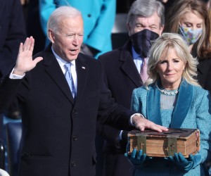 epa09664292 (21/24) (FILE) - US President-elect Joe Biden (L) stands with Dr. Jill Biden (C) as he is given the oath of office by Chief Justice John Roberts of the Supreme Court during the inaugural ceremony for President-elect Joe Biden and Vice President-elect Kamala Harris on the West Front of the U.S. Capitol in Washington, DC, USA, 20 January 2021 (reissued 03 January 2021). Following the November 2020 US presidential election, a tone set by supporters of defeated US President Donald Trump escalated further. Trump, who was refusing to concede the victory of Joe Biden, claiming voter fraud and rigged elections, told supporters and white nationalist extreme-right group Proud Boys to respectively 'Stop the Steal' and to 'stand back and stand by'. His social media accounts were suspended and the alt-right platform Parler gained in user numbers. 
 
On 06 January 2021, incumbent US vice president Pence was due to certify the Electoral College votes before Congress, the last step in the process before President-elect Biden was to be sworn in. In the morning, pro-Trump protesters had gathered for the so-called Save America March. Soon after Trump finished his speech at the Ellipse, the crowd marched to the Capitol. The attack had begun. 
 
Rioters broke into the Capitol building where the joint Congress session was being held. Lawmakers barricaded themselves inside the chambers and donned tear gas masks while rioters vandalized the building, some even occupying offices such as House Speaker Pelosi's. Eventually in the evening the building was cleared from insurrectionists, and the Congress chambers reconvened their session, confirming Joe Biden as the winner of the 2020 US presidential election. 

In the aftermath, more than 600 people were charged with federal crimes in connection to the insurgency, and close Trump aides such as Steve Bannon, Mark Meadows and Roger Stone were subpoenaed by the House select committee investigating the attack. Trump himself was acquitt