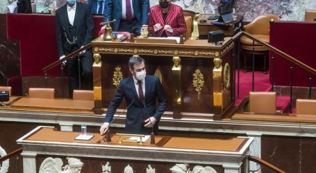 Francuski parlament prekinuo sjednicu zbog Macronove poruke necijepljenima: “Je li to vaš cilj, da ili ne?”