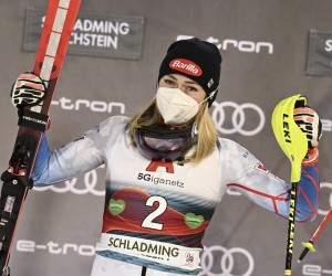 epa09679414 Winner Mikaela Shiffrin of the USA reacts on the podium after the women's Slalom race of the FIS Alpine Skiing World Cup event in Schladming, Austria, 11 January 2022.  EPA/CHRISTIAN BRUNA