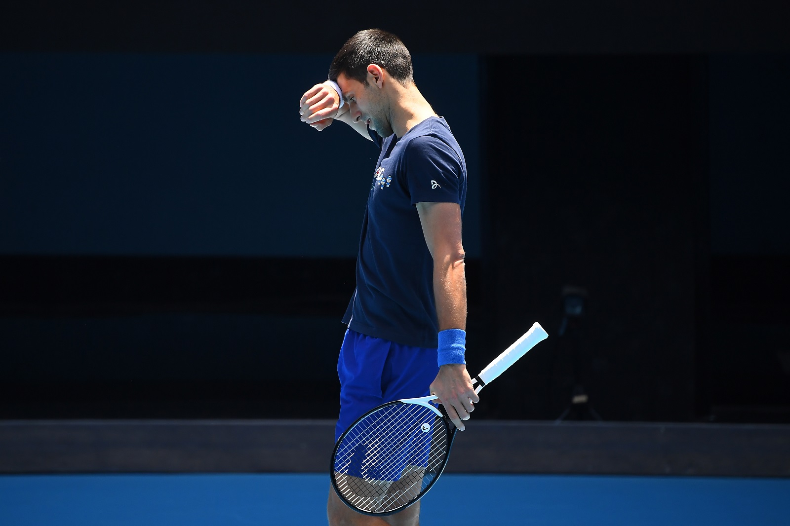 epa09679666 Novak Djokovic of Serbia is seen during a training session at Melbourne Park in Melbourne, Australia, 12 January 2022.  EPA/JAMES ROSS  AUSTRALIA AND NEW ZEALAND OUT