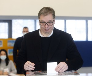 epa09688838 Serbian President Aleksandar Vucic casts a ballot during the referendum on constitutional changes in Belgrade, Serbia, 16 January 2022. Voters in Serbia decide on whether to change the constitution to create a more independent judiciary in line with the European Union standards, needed for Serbia's EU membership bid.  EPA/MARKO DJOKOVIC