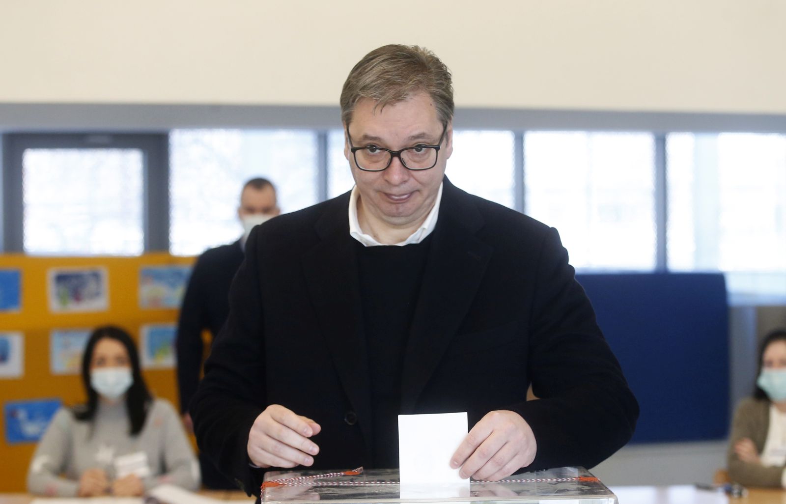 epa09688838 Serbian President Aleksandar Vucic casts a ballot during the referendum on constitutional changes in Belgrade, Serbia, 16 January 2022. Voters in Serbia decide on whether to change the constitution to create a more independent judiciary in line with the European Union standards, needed for Serbia's EU membership bid.  EPA/MARKO DJOKOVIC