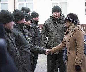epa09693252 A handout photo made available by the Ukrainian National Guard press service shows Melanie Joly (R), Canadian Foreign Minister, visiting the International training center of Ukrainian National Guard in the village of Stare of Kyiv Region, Ukraine, 18 January 2022. Melanie Joly arrived in Ukraine to reaffirm the unity of NATO members in support of Ukraine and the continuation of fruitful cooperation between Canada and Ukraine.  EPA/UKRAINIAN NATIONAL GUARD PRESS SERVICE HANDOUT HANDOUT HANDOUT EDITORIAL USE ONLY/NO SALES