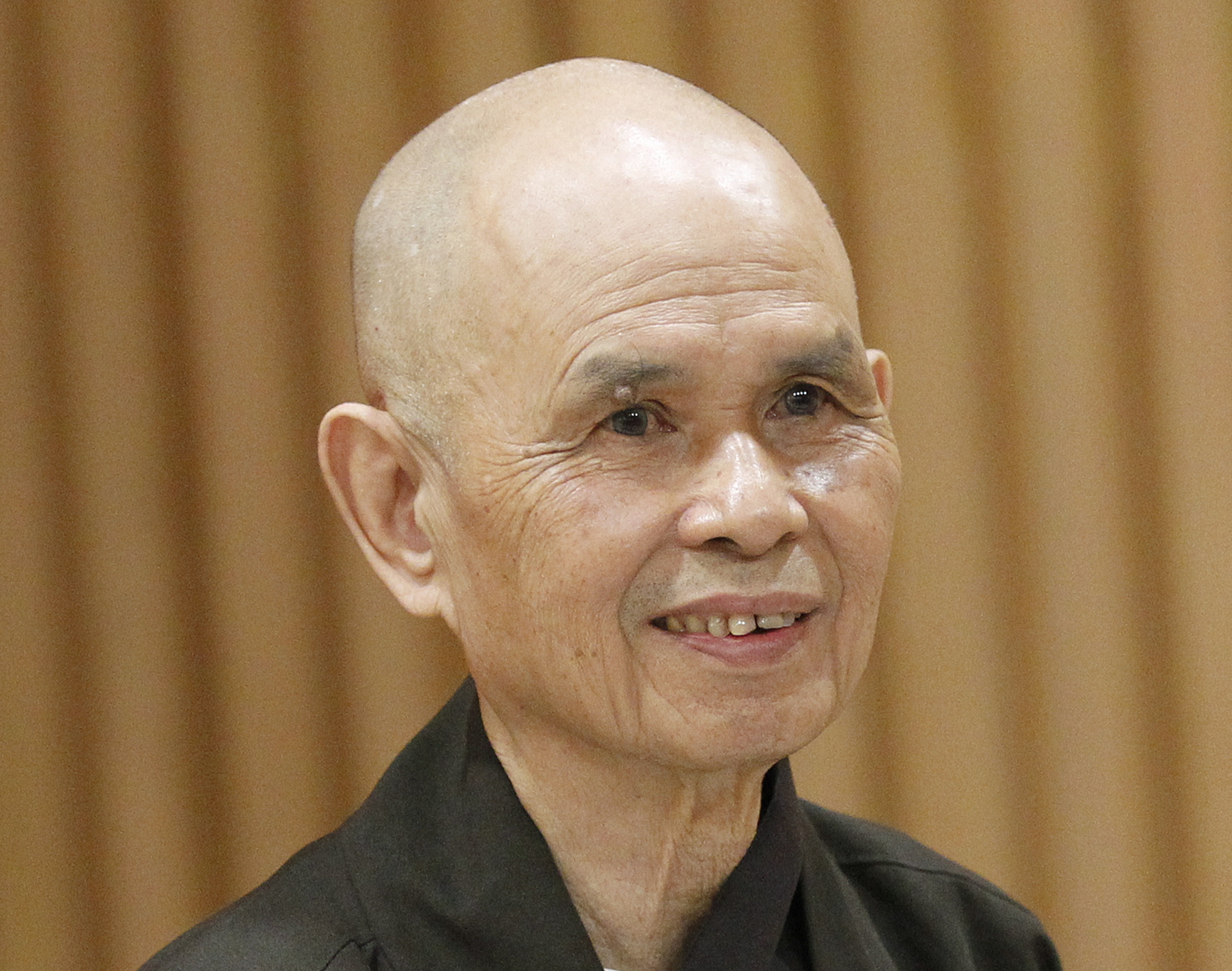epa09701105 (FILE) -  Vietnamese Zen Buddhist monk Thich Nhat Hanh, who left Vietnam in 1966 and is living in France, arrives for the opening of the exhibition 'Calligraphic Meditation, The Mindful Art of Thich Nhat Hanh' at the Bangkok Art and Culture Center (BACC) in Bangkok, Thailand, 03 April 2013  (reissued 21 January 2022). According to The Washington Post, Thich Nhat Hanh has died at age 95 in Vietnam on 21 January 2022.  EPA/STR *** Local Caption *** 50776635