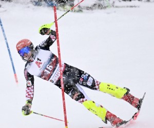 epa09701559 Filip Zubcic of Croatia in action during the first run of the men's Slalom race of the FIS Alpine Skiing World Cup event in Kitzbuehel, Austria, 22 January 2022.  EPA/CHRISTIAN BRUNA