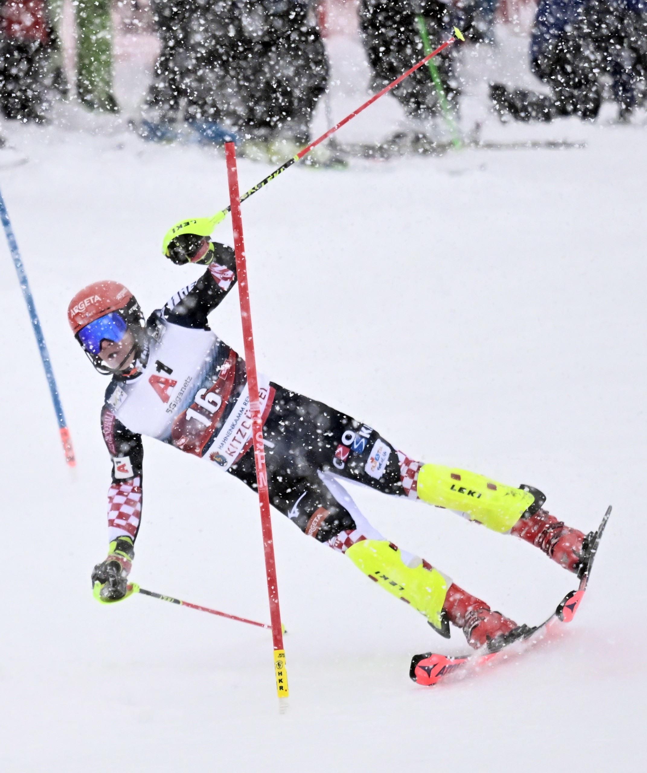 epa09701559 Filip Zubcic of Croatia in action during the first run of the men's Slalom race of the FIS Alpine Skiing World Cup event in Kitzbuehel, Austria, 22 January 2022.  EPA/CHRISTIAN BRUNA