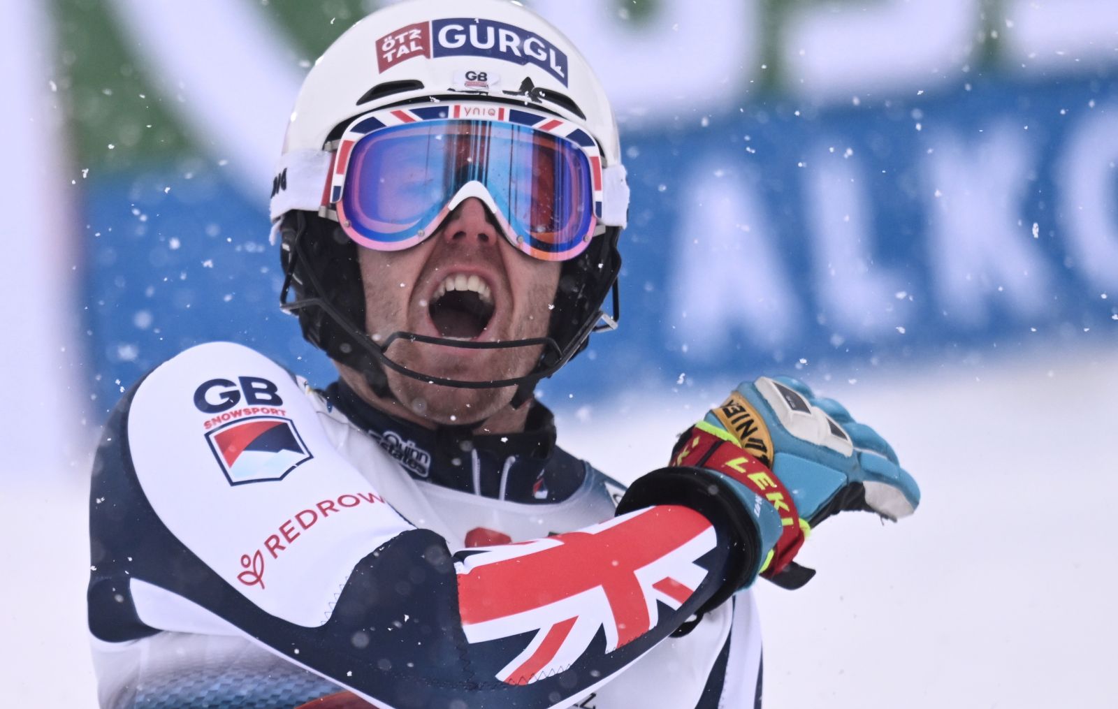 epa09702092 Winner Dave Ryding of Britain celebrates after the men's Slalom race of the FIS Alpine Skiing World Cup event in Kitzbuehel, Austria, 22 January 2022.  EPA/CHRISTIAN BRUNA