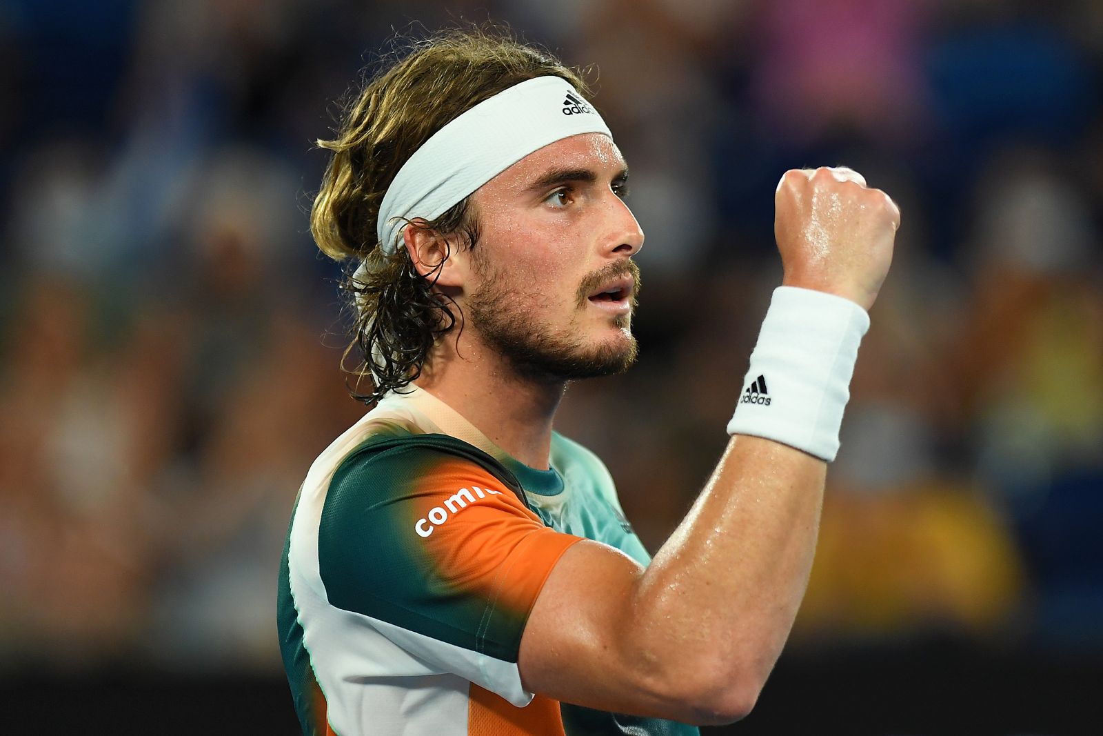 epa09706578 Stefanos Tsitsipas of Greece reacts during his fourth round singles match against Taylor Fritz of the USA at the Australian Open Grand Slam tennis tournament at Melbourne Park in Melbourne, Australia, 24 January 2022.  EPA/JAMES ROSS  AUSTRALIA AND NEW ZEALAND OUT