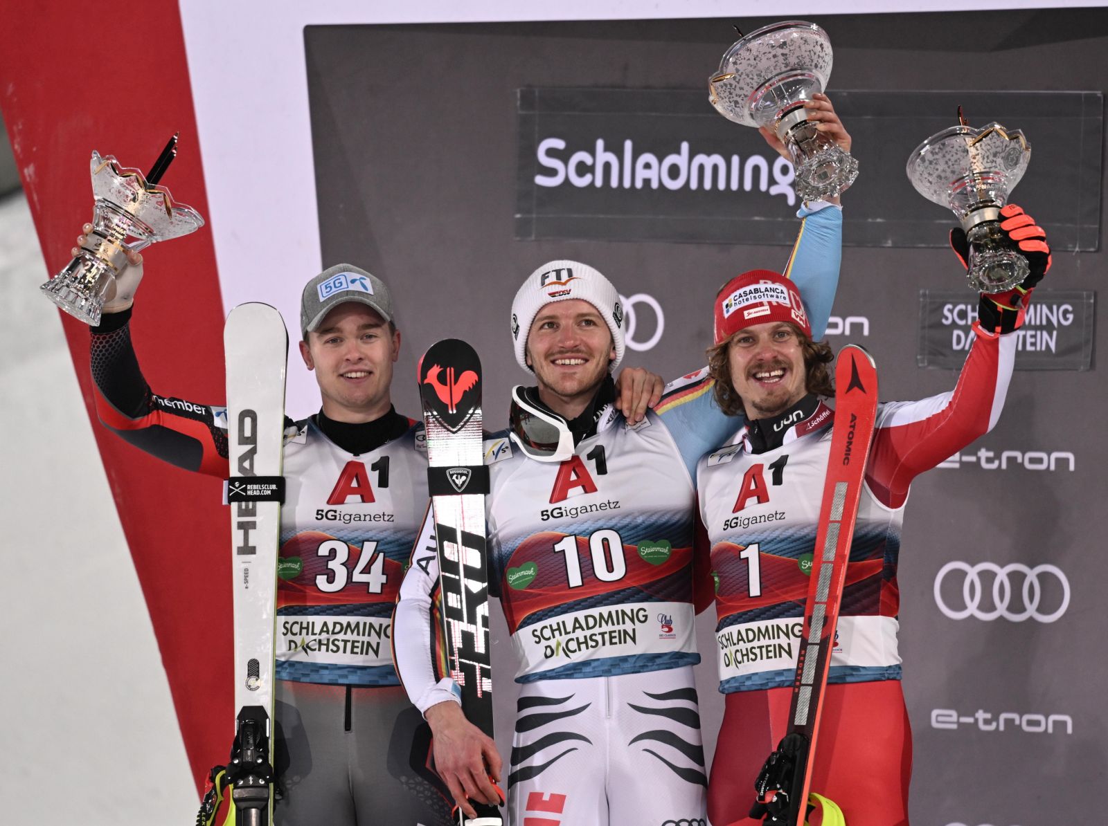 epa09709173 Third placed Manuel Feller (R) of Austria, winner Linus Strasser (C) of Germany and second placed Atle Lie Mcgrath (L) of Norway celebrate on the podium after the men's Slalom race of the FIS Alpine Skiing World Cup event in Schladming, Austria, 25 January 2022.  EPA/CHRISTIAN BRUNA