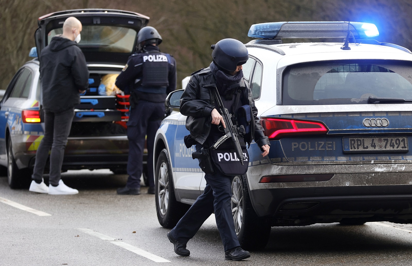 epa09719421 Police officers secure the crime scene in Ulmet, Germany, 31 January 2022. According to the police in Kaiserslautern, two police officers were shot during a routine traffic check in the district of Kusel in Rhineland-Palatinate. The background to the incident is still unclear and the perpetrator or perpetrators have not yet been arrested.  EPA/RONALD WITTEK