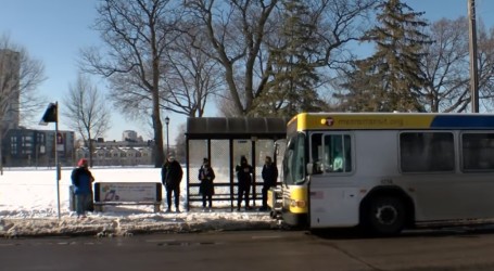 Autobusne postaje u Minneapolisu imaju informativne panele sa solarnim ćelijama
