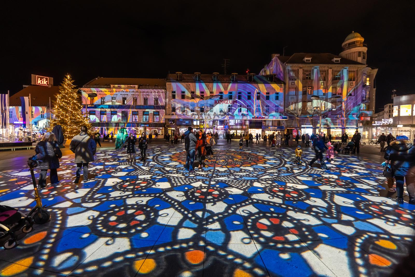 02.12.2021., Osijek - Kaleidoskop - Festival svijetla na Trgu Ante Starcevica u sklopu Adventa. Photo: Davor Javorovic/PIXSELL