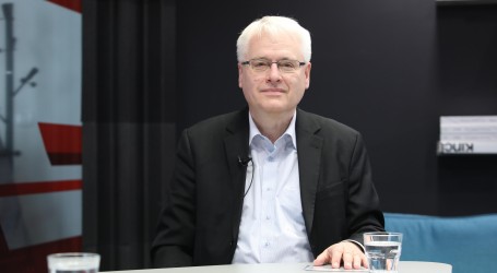Josipović: “Ova predsjednikova sklonost da kaže rečenicu previše može izazvati probleme, vidite da se i neki centri moći javljaju”