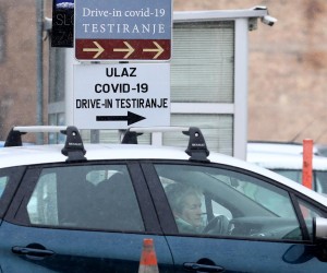 10.01.2022., Sarajevo, Bosna i Hercegovina - Ponovo se formiraju velike guzve na drive-in testiranju na Covid-19.
 Photo: Armin Durgut/PIXSELL