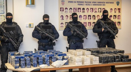 Policija na brodu u Luci Ploče našla rekordnu količinu heroina i 62 kg kokaina