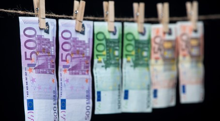Dolar oslabio prema košarici valuta, euro ojačao