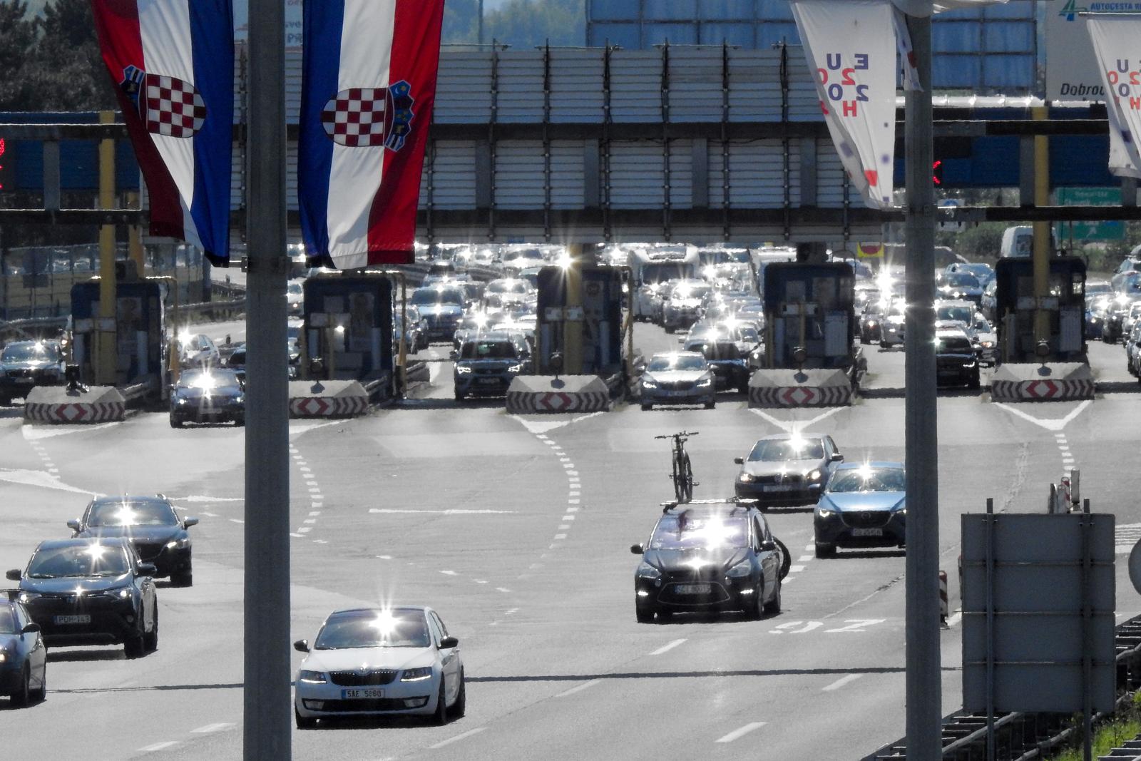 22.08.2020., Zagreb - Pojacan promet na naplatnim kucicama Lucko u smjeru Zagreba.rPhoto: Borna Filic/PIXSELL