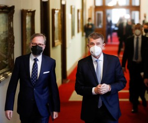 Newly appointed Czech Prime Minister Petr Fiala and outgoing Prime Minister Andrej Babis walk at government headquarters in Prague, Czech Republic, December 17, 2021. REUTERS/David W Cerny Photo: DAVID W CERNY/REUTERS