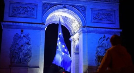 Pariz: Desničari se pobunili zbog zastave Europske Unije na Slavoluku pobjede. Skinuta je