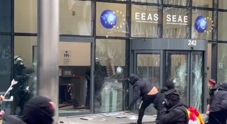 Veliki prosvjed u Bruxellesu izmaknuo kontroli: Napadnute zgrade EU-a, lete baklje, suzavci…
