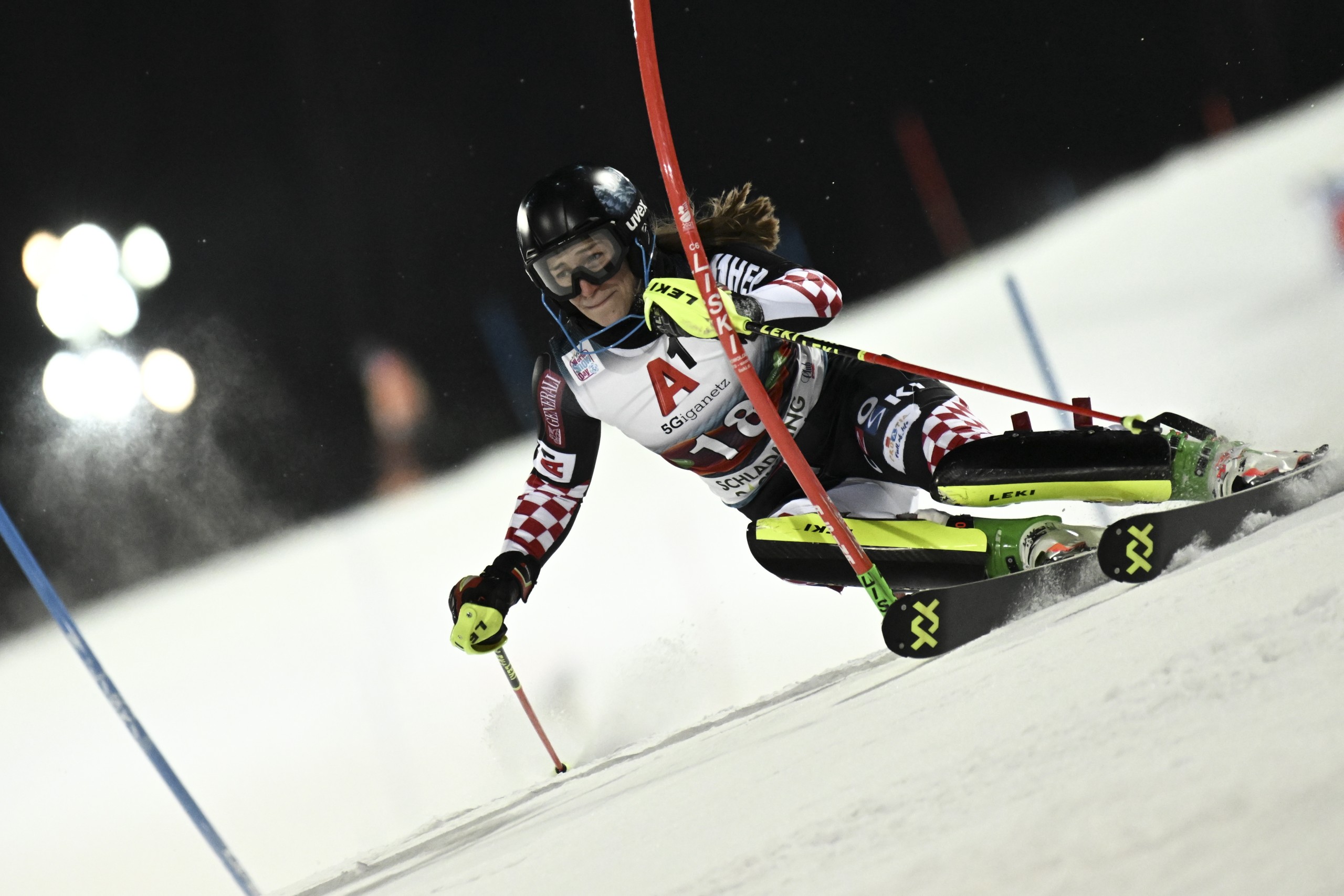 epa09679146 Leona Popovic of Croatia in action during the first run of the women's Slalom race of the FIS Alpine Skiing World Cup event in Schladming, Austria, 11 January 2022.  EPA/CHRISTIAN BRUNA