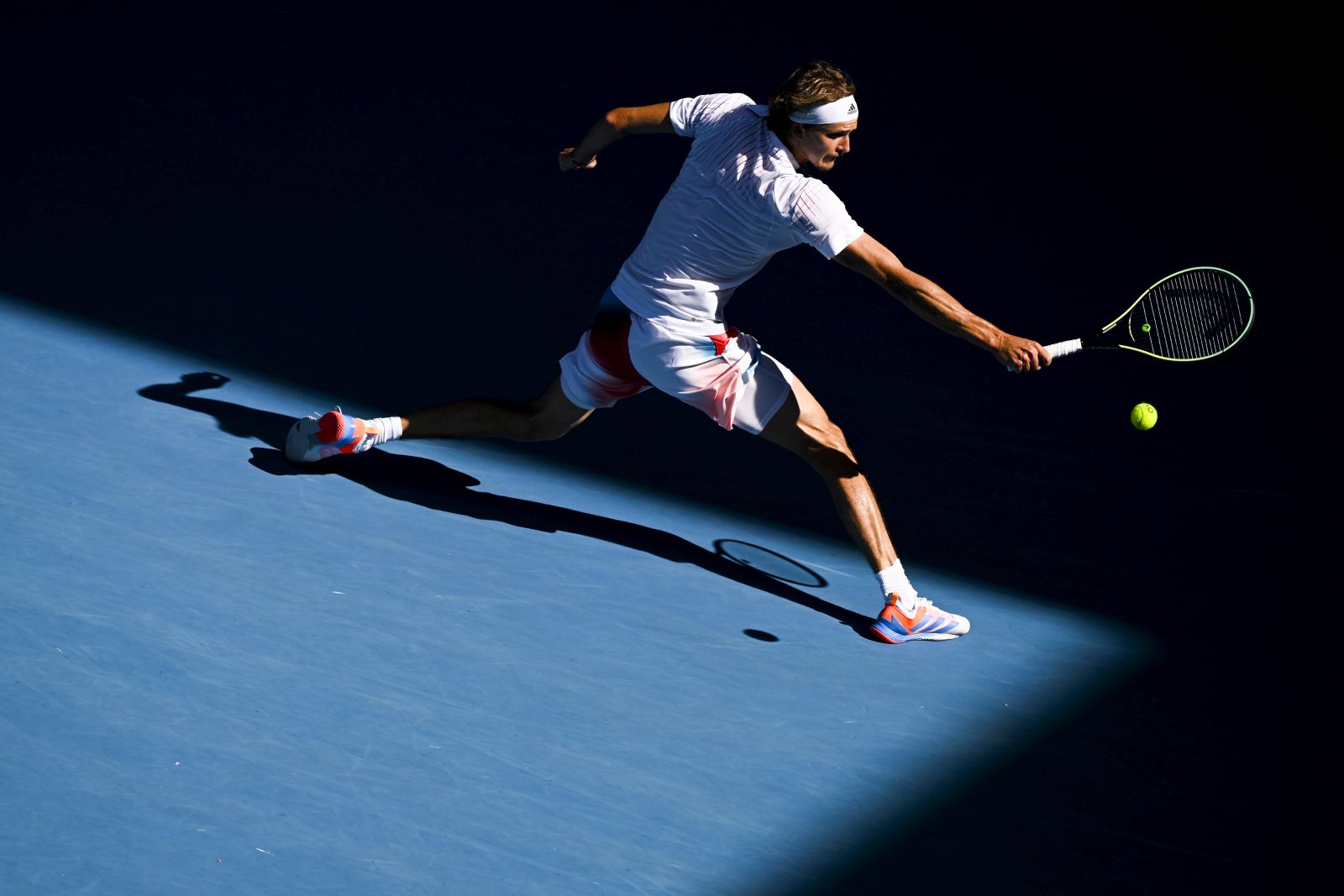 epa09703495 Alexander Zverev of Germany returns to Denis Shapovalov of Canada in their fourth round match during the Australian Open Grand Slam tennis tournament in Melbourne, Australia, 23 January 2022.  EPA/DEAN LEWINS  AUSTRALIA AND NEW ZEALAND OUT