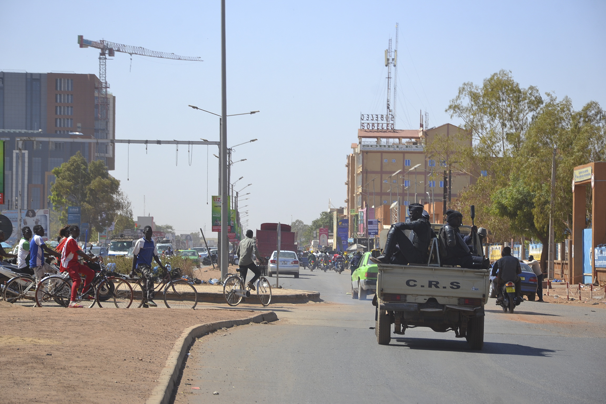 epa09706526 Police patrols quiet streets in Ouagadougou, Burkina Faso, 24 January 2022. Soldiers mutinied at several barracks overnight on 23 January. Civilian life continued as normal on 24 January after demonstrators clashed with police in support of the military on the previous day.  EPA/STR