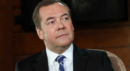 Medvedev: “Ne trebaju nam diplomatski odnosi, vrijeme je da se gledamo preko nišana”