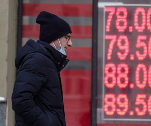 epa09712397 A man walks in front of an exchange office with an electronic panel displaying currency exchange rates for US dollar and euro against Russian ruble in Moscow, Russia, 27 January 2022. The collapse of the ruble has been observed since the beginning of January 2022 due to the aggravation of the situation around Ukraine. Strategists at the American bank JPMorgan Chase urged their clients to abandon long-term investments in the Russian currency due to the growing uncertainty due to the growing tensions around Ukraine. In December 2021, the Russian Foreign Ministry published draft agreements between the Russian Federation and NATO and the United States on security guarantees. The document says that the United States should not create military bases in the territories of the former Soviet Union countries that are not members of NATO. The Russian Foreign Ministry 26 January received a response from the United States and NATO on security guarantees.  EPA/MAXIM SHIPENKOV