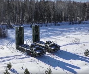 epa09714558 A handout still image taken from handout video made available by the Russian Defence Ministry press service shows Russian S-400 mobile long-range surface-to-air missile (LR-SAM) systems developed by Almaz-Antey, train for the protection of airspace in the Sverdlovsk region, Russia, 28 January 2022. About 3,000 servicemen of the Guards Red Banner Combined Arms Army of the Western Military District (ZVO) have begun combat training at training grounds in the Moscow, Rostov, Krasnodar, Yaroslav, Voronezh, Belgorod, Bryansk and Smolensk regions. In December 2021, the Russian Foreign Ministry published draft agreements between the Russian Federation and NATO and the United States on security guarantees. The document says that the United States should not create military bases in the territories of the former Soviet Union countries that are not members of NATO. The Russian Foreign Ministry on 26 January 2022 received a response from the United States and NATO on security guarantees.  EPA/RUSSIAN DEFENCE MINISTRY PRESS SERVICE/HANDOUT  HANDOUT EDITORIAL USE ONLY/NO SALES