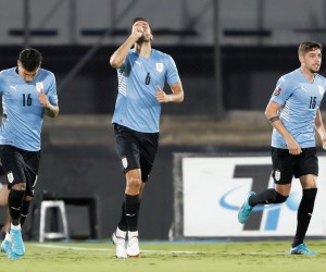 epa09722140 Uruguay's Rodrigo Bentancur (C) celebrates after scoring the partial 1-0 lead during the South American qualifying match for the Qatar 2022 World Cup between Uruguay and Venezuela, at the Centenario stadium in Montevideo, Uruguay, 01 February 2022.  EPA/Mariana Greif / POOL