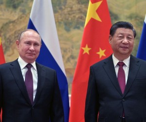 epa09726864 Russian President Vladimir Putin (L) and Chinese President Xi Jinping (R) pose for a picture during their meeting in Beijing, China, 04 February 2022. Putin arrived in China on the day of the Beijing 2022 Winter Olympic Games opening ceremony.  EPA/ALEXEI DRUZHININ / KREMLIN / SPUTNIK / POOL MANDATORY CREDIT