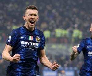 epa09730464 Inter Milan’s Ivan Perisic (L) celebrates after scoring the opening goal during the Italian Serie A soccer match between FC Inter and AC Milan at Giuseppe Meazza stadium in Milan, Italy, 05 February 2022.  EPA/MATTEO BAZZI