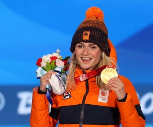 epa09732411 Gold medalist Irene Schouten of the Netherlands during the medal ceremony for Women's Speed Skating 3000m competition in Beijing, China, 06 February 2022.  EPA/JEROME FAVRE