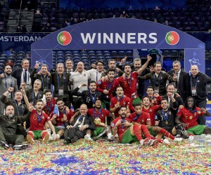 epa09733609 Portugal players celebrate with the trophy after the UEFA Futsal EURO 2022 final match between Portugal and Russia at the Ziggo Dome in Amsterdam, Netherlands, 06 February 2022.  EPA/Gerrit van Keulen