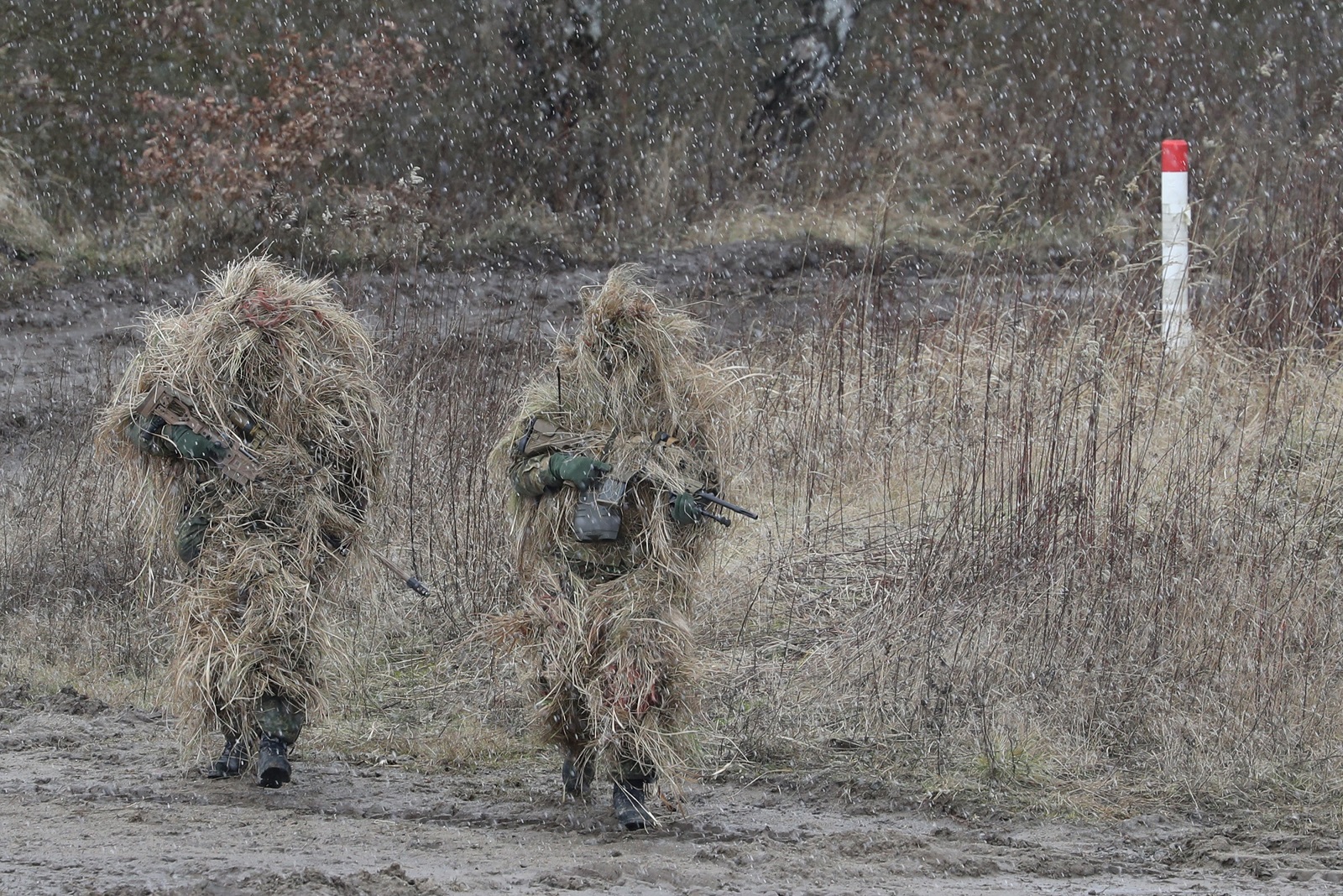 epaselect epa09735876 Snipers march during the visit of German Minister of Defense Christine Lambrecht at the 9th Panzerlehr Brigade of the German Bundeswehr in Munster, northern Germany, 07 February 2022. At the moment, 200 soldiers of the 9th Panzerlehr Brigade take part in the NATO mission enhanced Forward Presence (eFP) in Lithuania.  EPA/FOCKE STRANGMANN