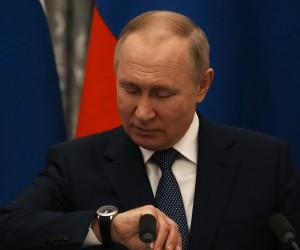 epa09736527 Russian President Vladimir Putin checks his watch before a press conference with French President Emmanuel Macron after their talks in the Kremlin in Moscow, Russia, 07 February2022. International efforts to defuse the standoff over Ukraine intensified with French President Emmanuel Macron holding talks in Moscow and German Chancellor Olaf Scholz in Washington to coordinate policies as fears of a Russian invasion mount.  EPA/THIBAULT CAMUS / POOL MAXPPP OUT