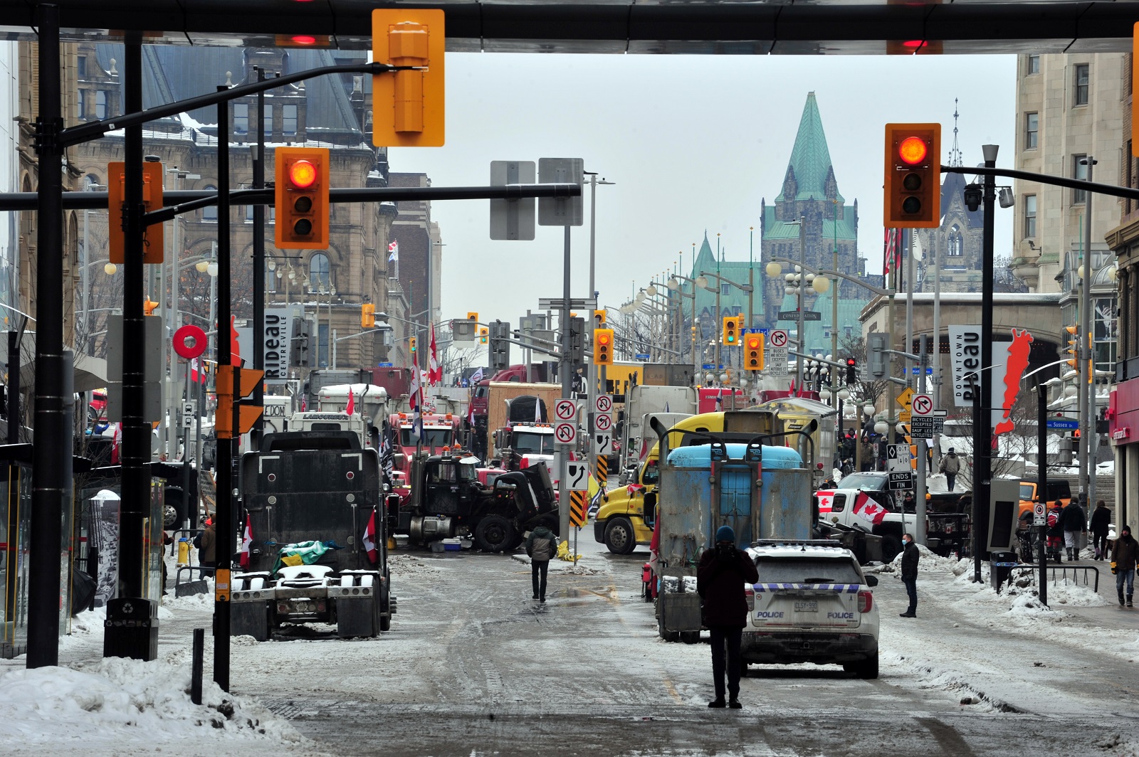 epa09739416 A view of parked trucks as truckers continue to protest the vaccine mandates in in downtown Ottawa, Ontario, Canada, 08 February 2022. Since 29 January 2022, truckers are protesting against the mandate by the Canadian government that truckers be vaccinated against COVID-19 to return to Canada, and was joined by other opponents of the Canadian Prime Minister. A  state of emergency was declared in the city of Ottawa on 06 Febraury 2022 and policemen from Ottawa city, Ontario, and the Federal Royal Canadian Mounted Police (RCMP) are deployed.  EPA/Kadri Mohamed