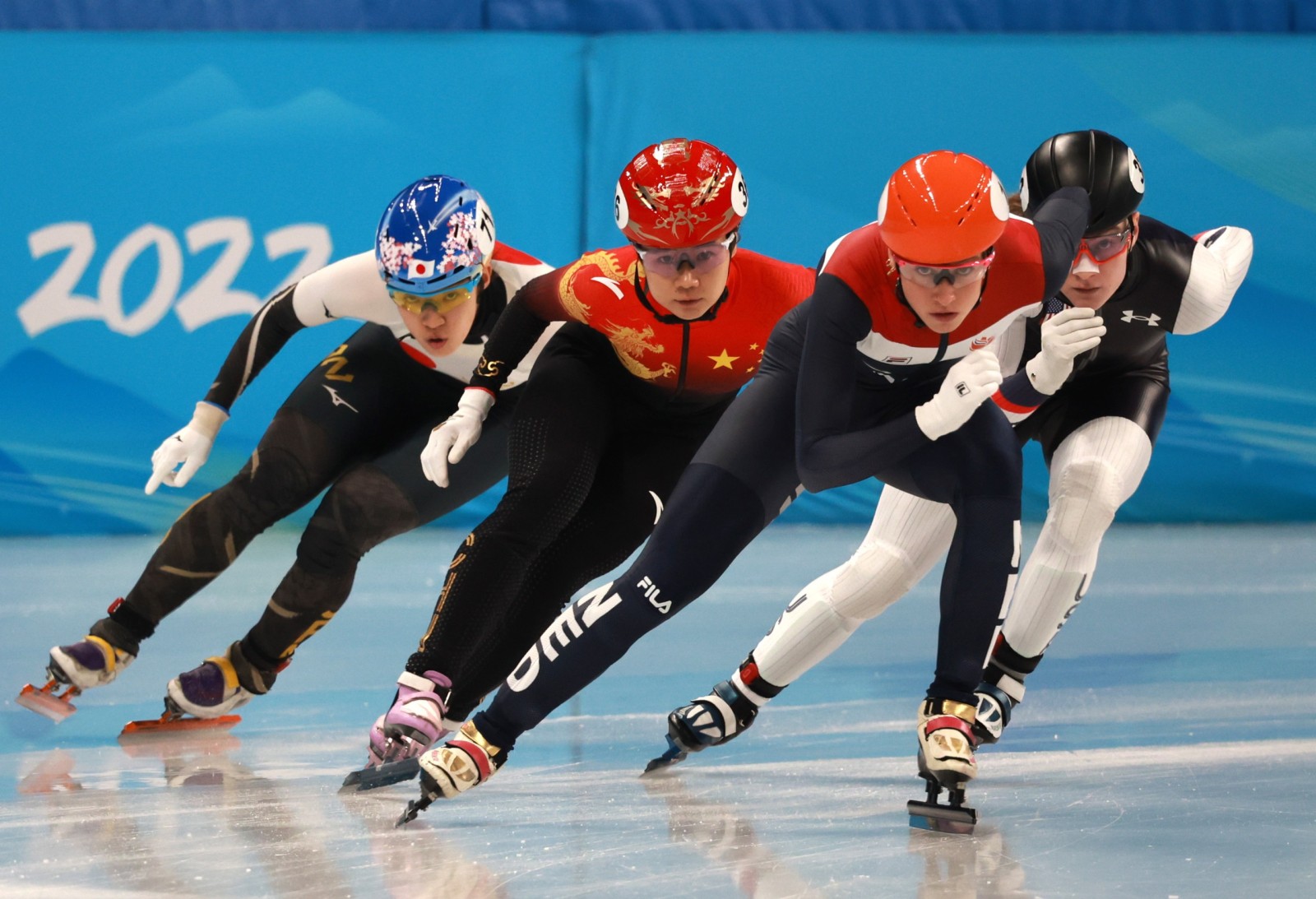 epa09740844 Suzanne Schulting (2nd R) of the Netherlands leads the pack during the Women's 1000m heats of the Short Track Speed Skating events at the Beijing 2022 Olympic Games, Beijing, China, 09 February 2022.  EPA/FAZRY ISMAIL
