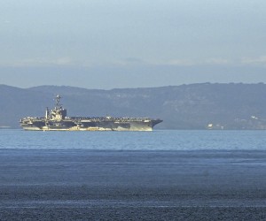 Split, 11.02.2022. Američki nosač aviona ‘USS Harry S. Truman‘ uplovljava pred Split.   foto HINA/ Mario STRMOTIC/ ms