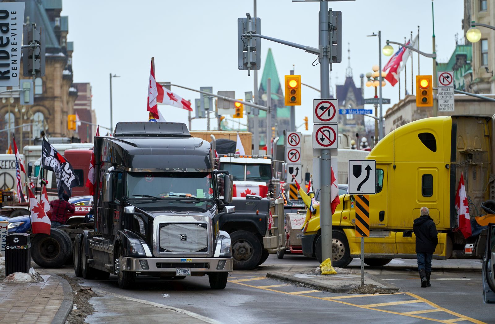 epa09747449 A view of Wellington street as truckers block the streets near the parlement hill during a protest against the vaccine mandates in downtown Ottawa, Ontario, Canada, 11 February 2022. Truckers continue their protest against the mandate by the Canadian government for mandatory vaccines against COVID-19 to be able to return to Canada. A state of emergency was declared in the city of Ottawa on 06 February 2022 and policemen from Ottawa city, Ontario, and the Federal Royal Canadian Mounted Police (RCMP) are deployed on 11 February 2022.  EPA/ANDRE PICHETTE