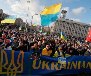 epa09750001 Ukrainians attend the Unity March for Ukraine in downtown Kiev, Ukraine, 12 February 2021 amid tensions on the Ukraine-Russia border.  EPA/SERGEY DOLZHENKO